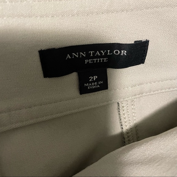 Ann Taylor Petite Cream Pencil Skirt zipper design front size 2P - Picture 4 of 4